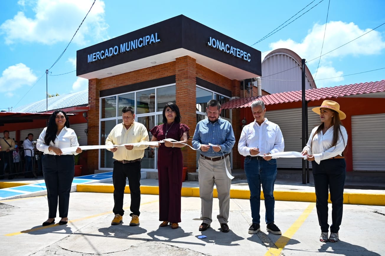 Inaugura Samuel Sotelo campo deportivo "Los Amates" y mercado municipal en Jonacatepec