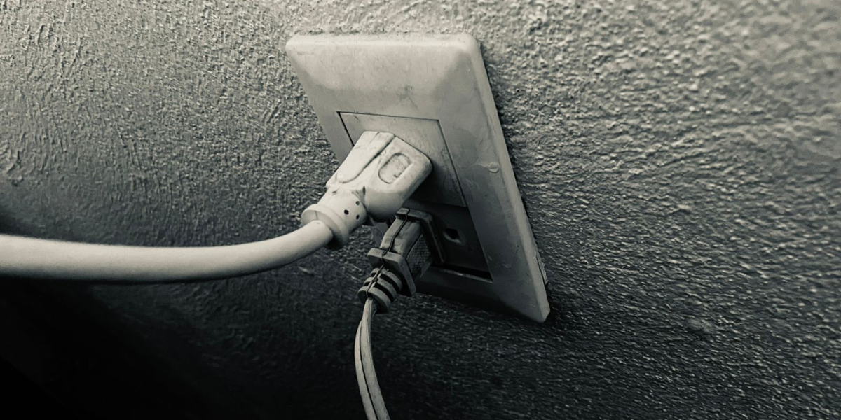 Los cables pueden sobrecalentar los contactos. 