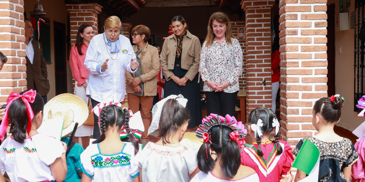 La gobernadora garantizó trabajar en favor de la infancia. 