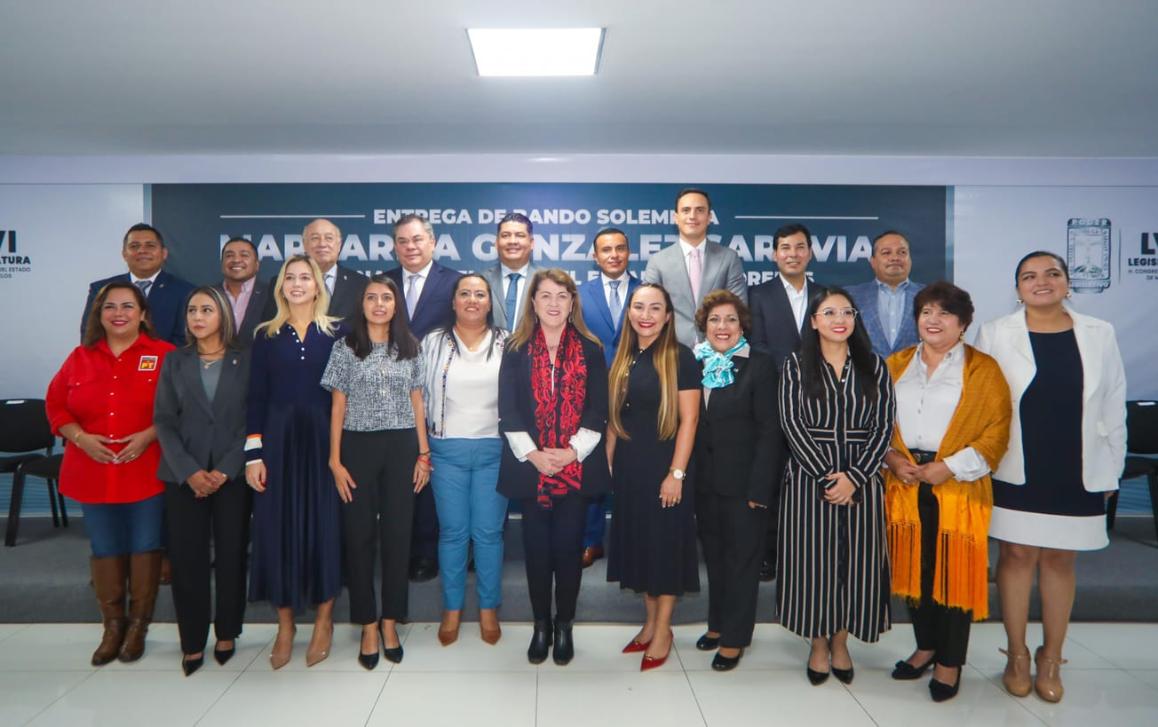 Margarita González Saravia recibe Bando Solemne