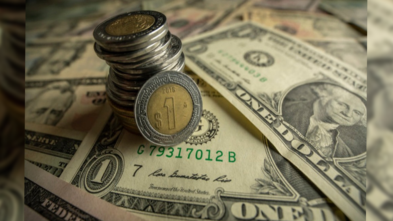 Peso cierra noviembre a la baja, pese a ligero repunte de hoy