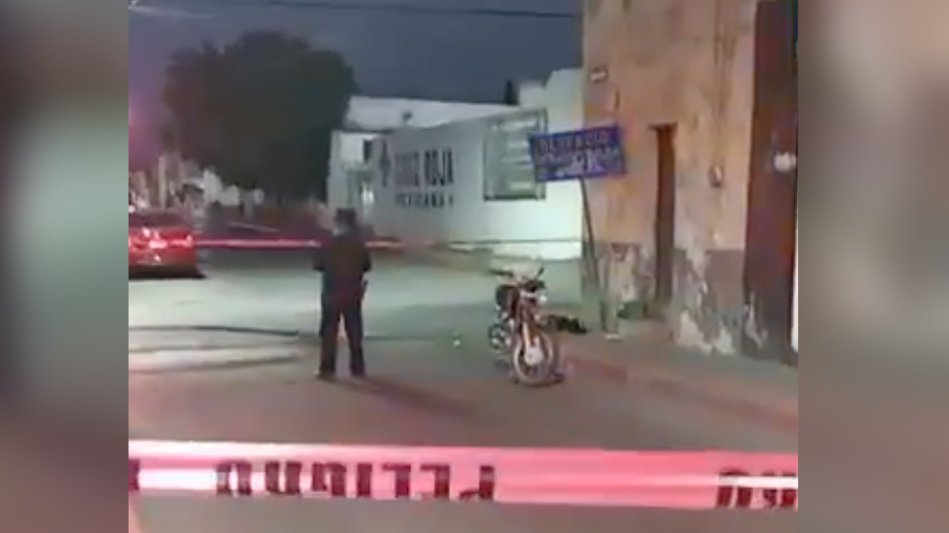 Ultiman a dos hombres frente a la Cruz Roja de Cuautla