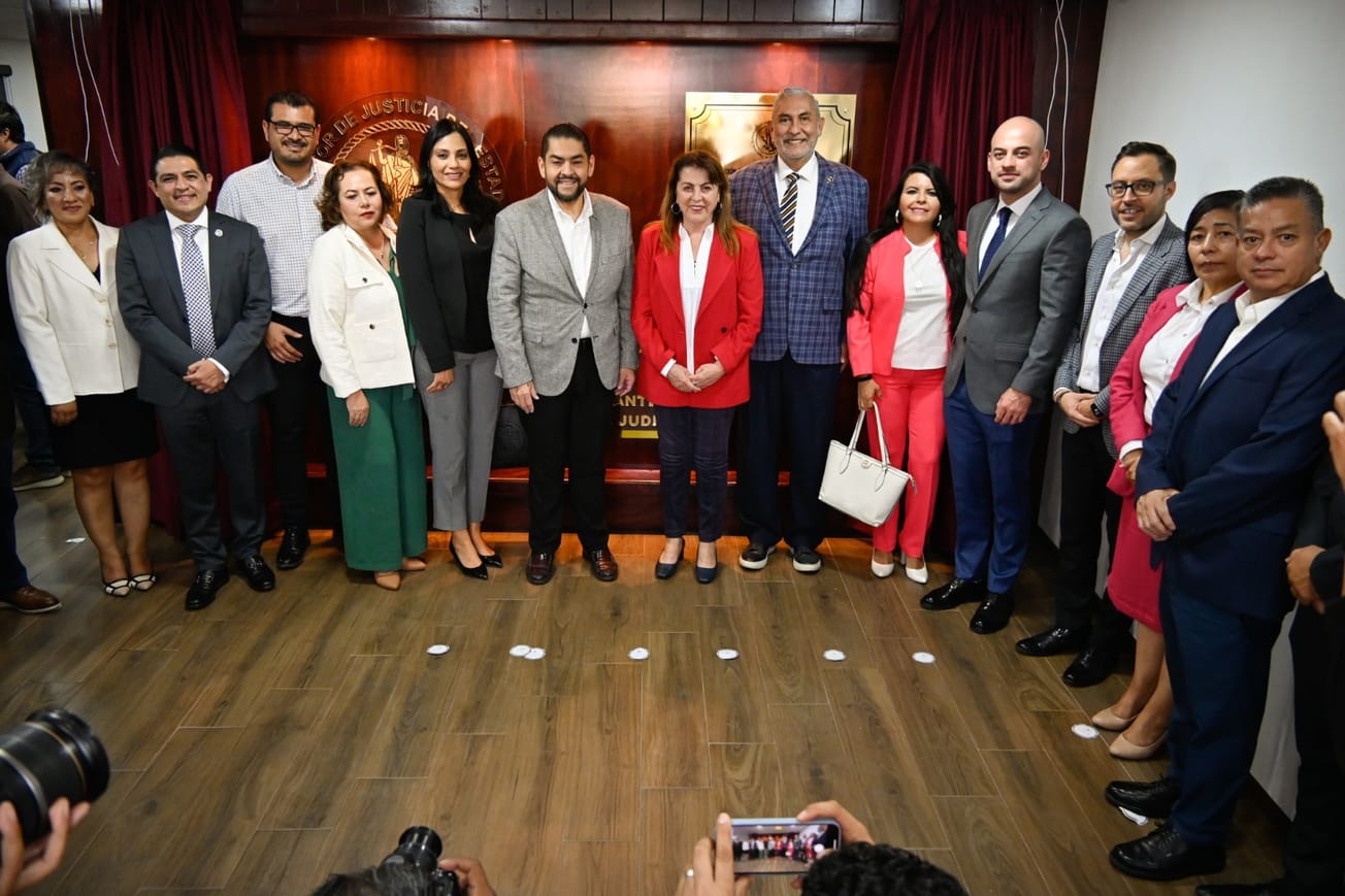 Gobernadora asiste a inauguración de instalaciones para justicia laboral