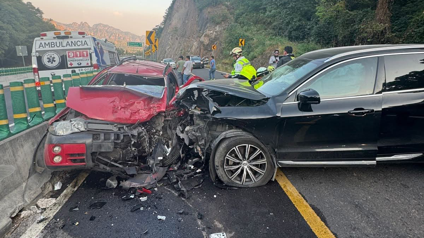 Choque en lateral la Pera-Cuautla deja dos heridos, entre ellos un bebé