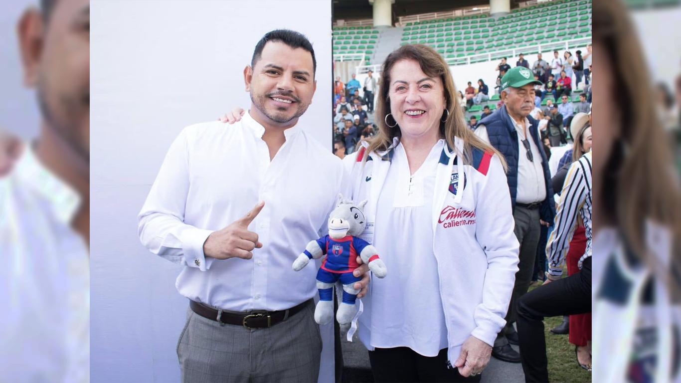 Alcalde de Xochitepec Asiste a Presentación del Atlante en el Coruco Díaz