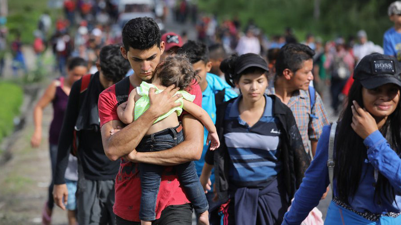 Nueva caravana migrante emprende camino desde Tapachula hacia EE.UU.