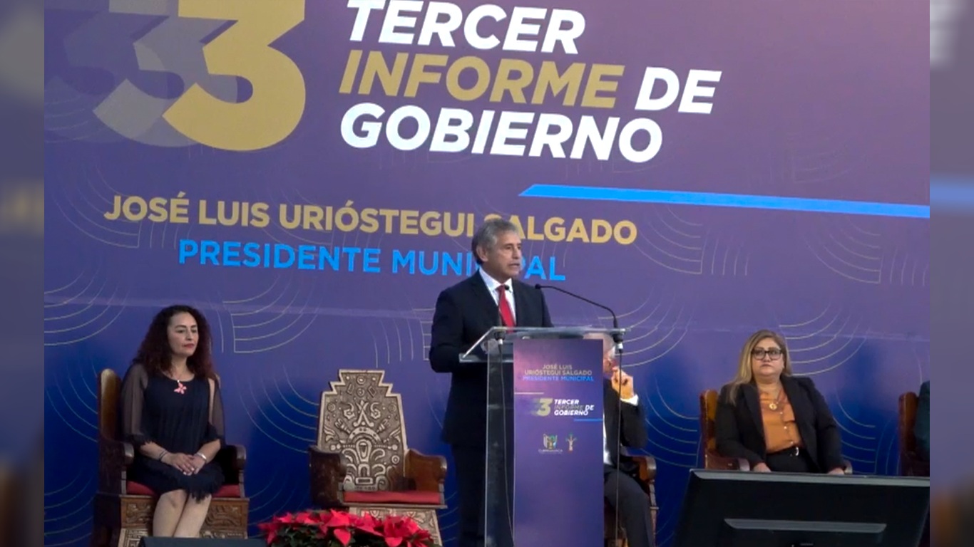 José Luis Urióstegui presenta Tercer Informe