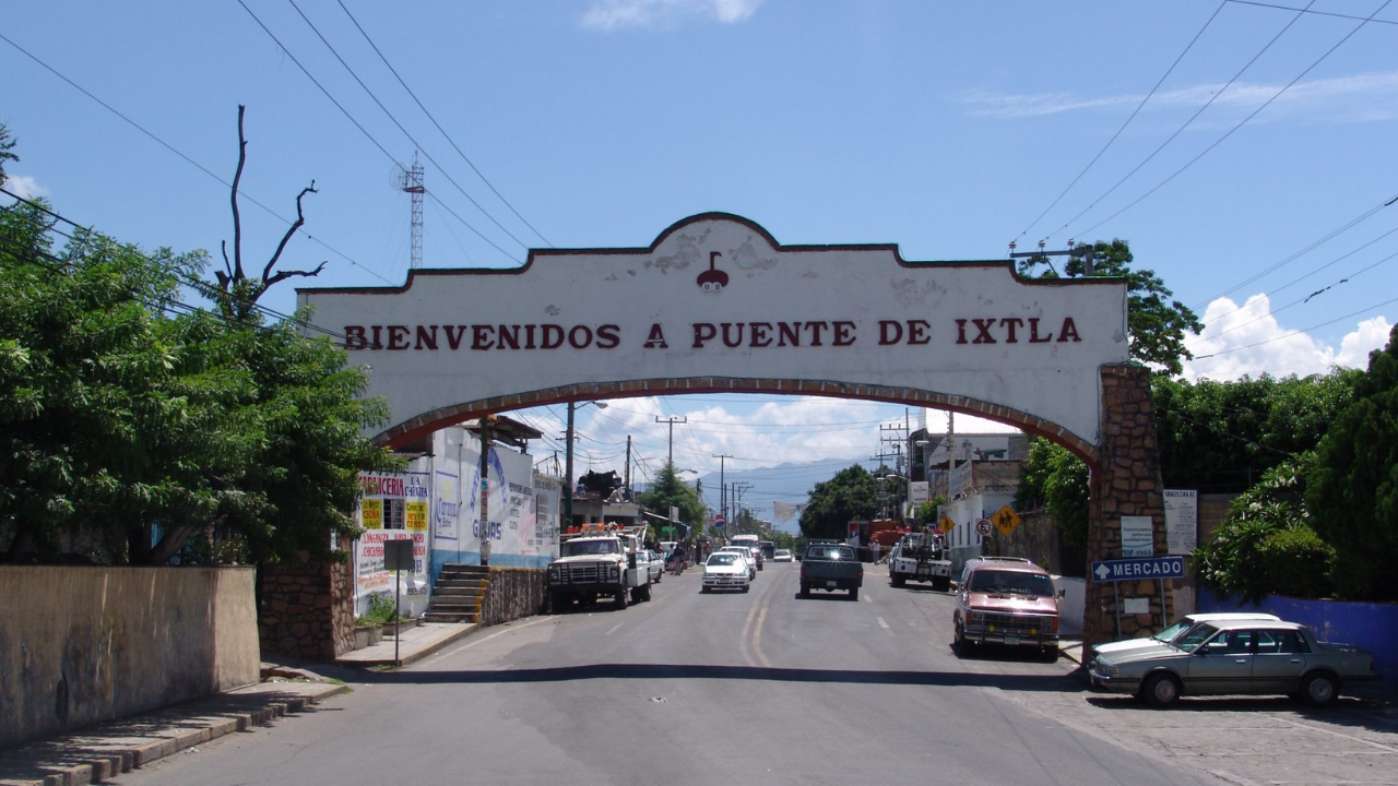 Imputan a dos mexiquenses por posesión de arm*s y dr0g* en Puente de Ixtla 