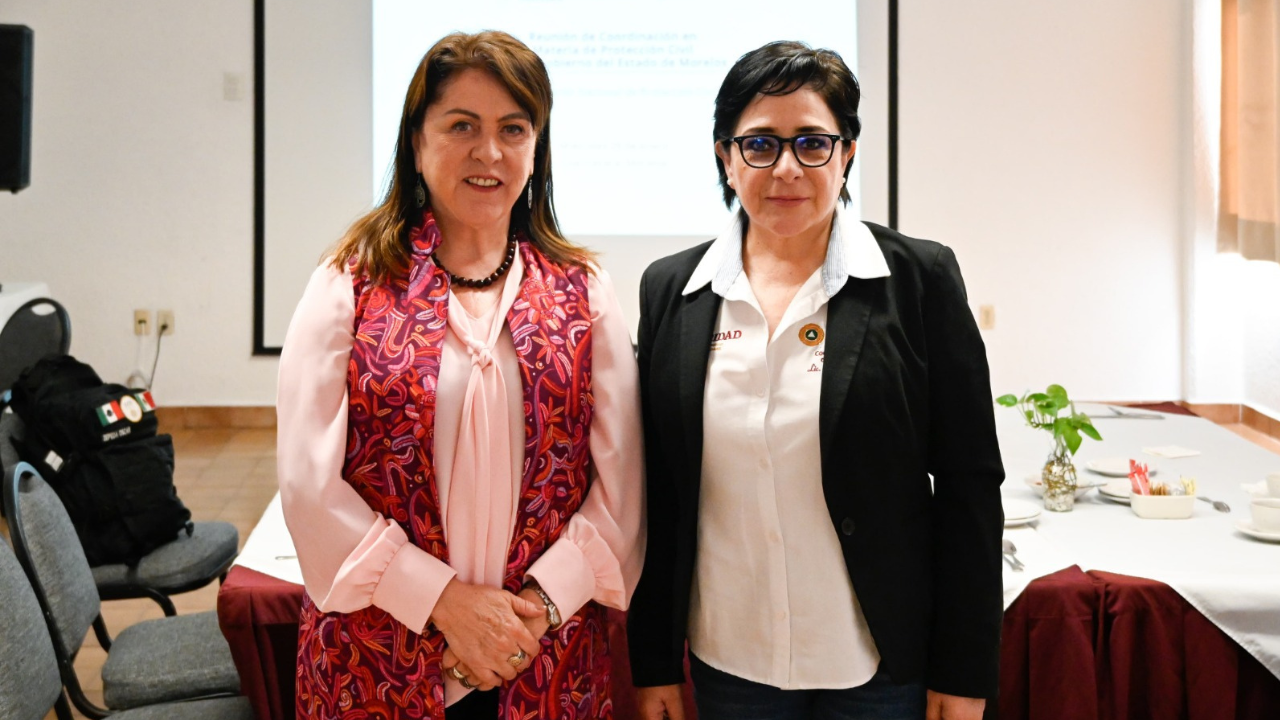 Margarita González Saravia y  Laura Velázquez Alzúa.