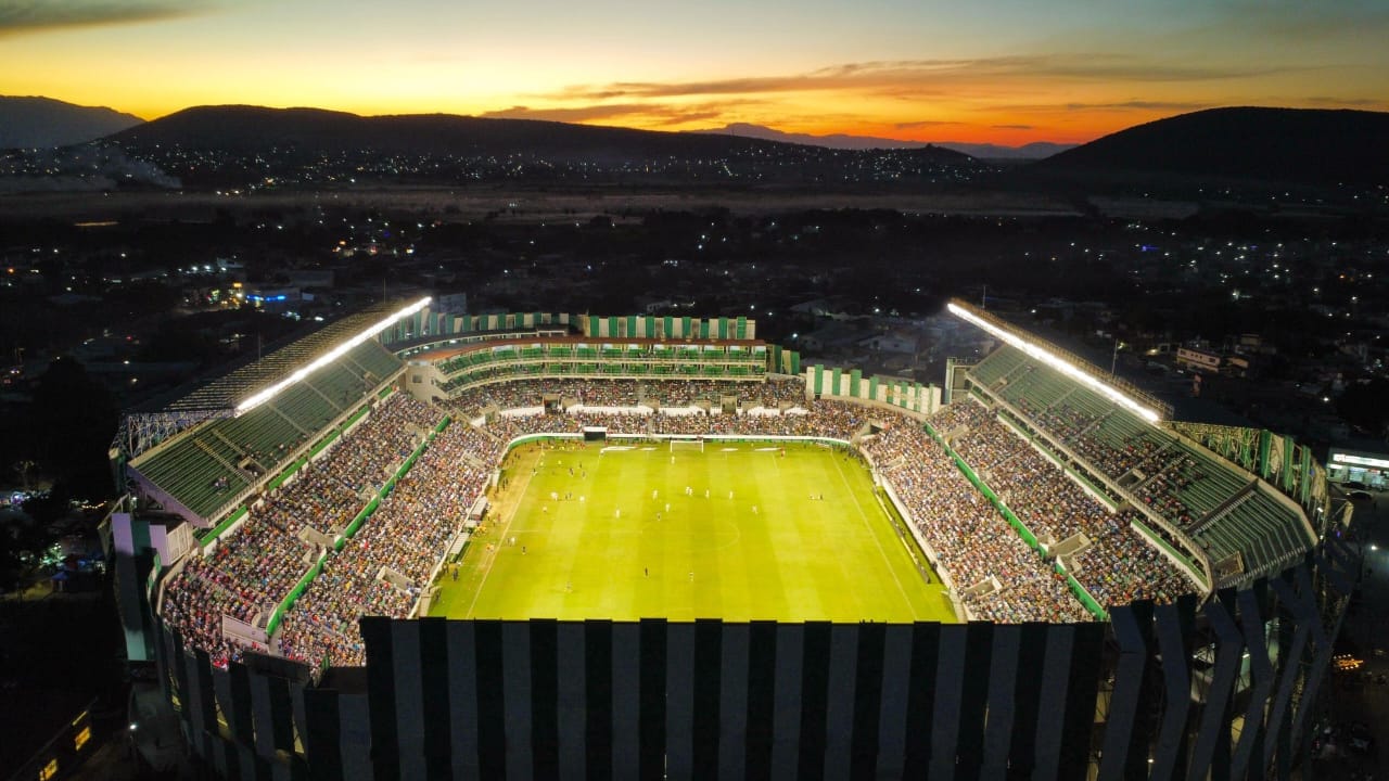 Atlante y Pumas reúnen a más de 20 mil personas en Zacatepec