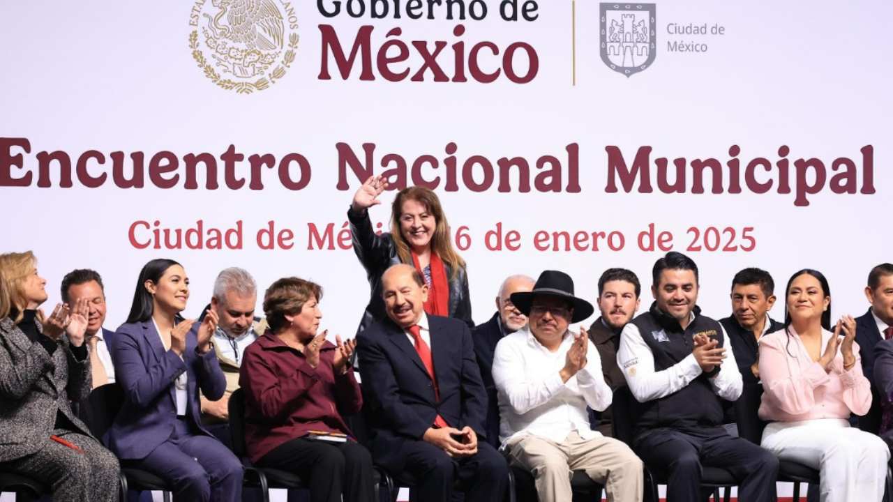 Margarita González Saravia asiste al Encuentro Nacional con Claudia Sheinbaum.