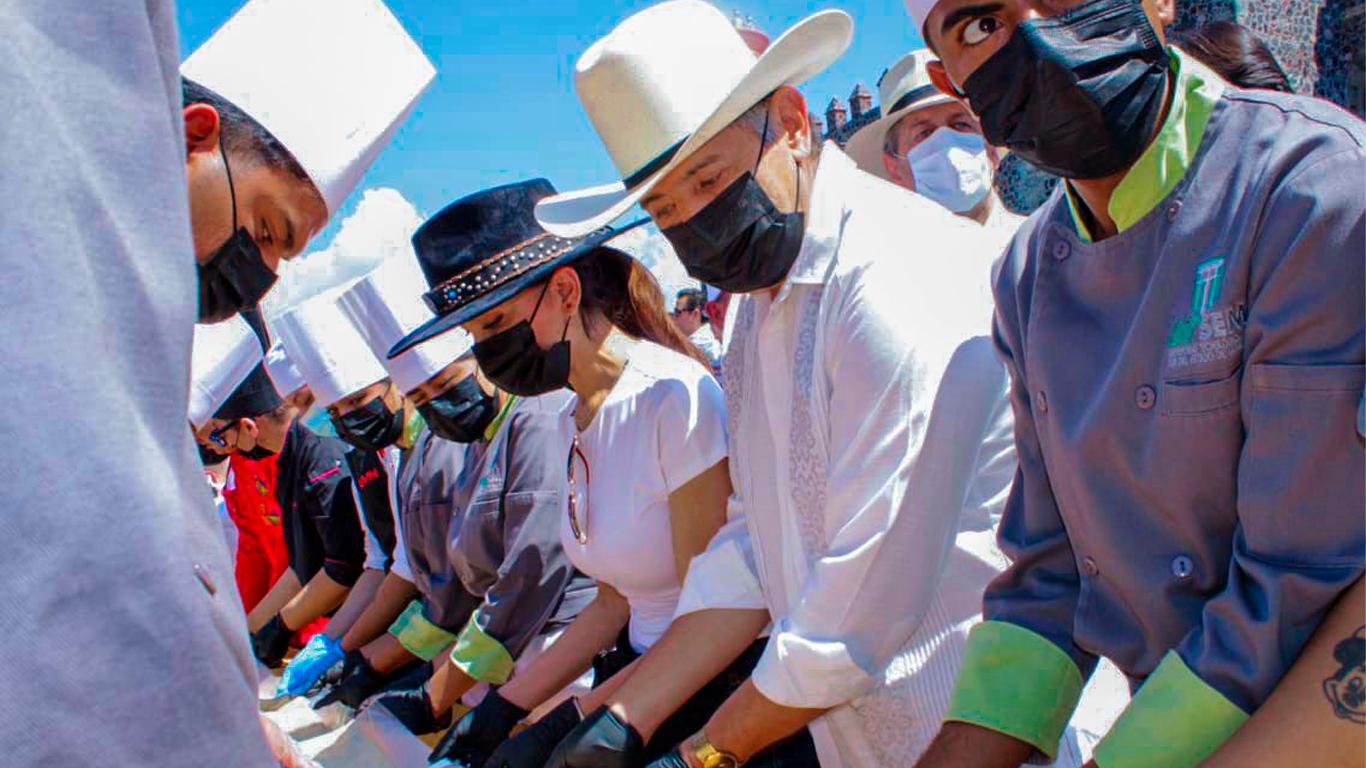 Cuernavaca establece nuevo Récord Guinness del taco acorazado más grande