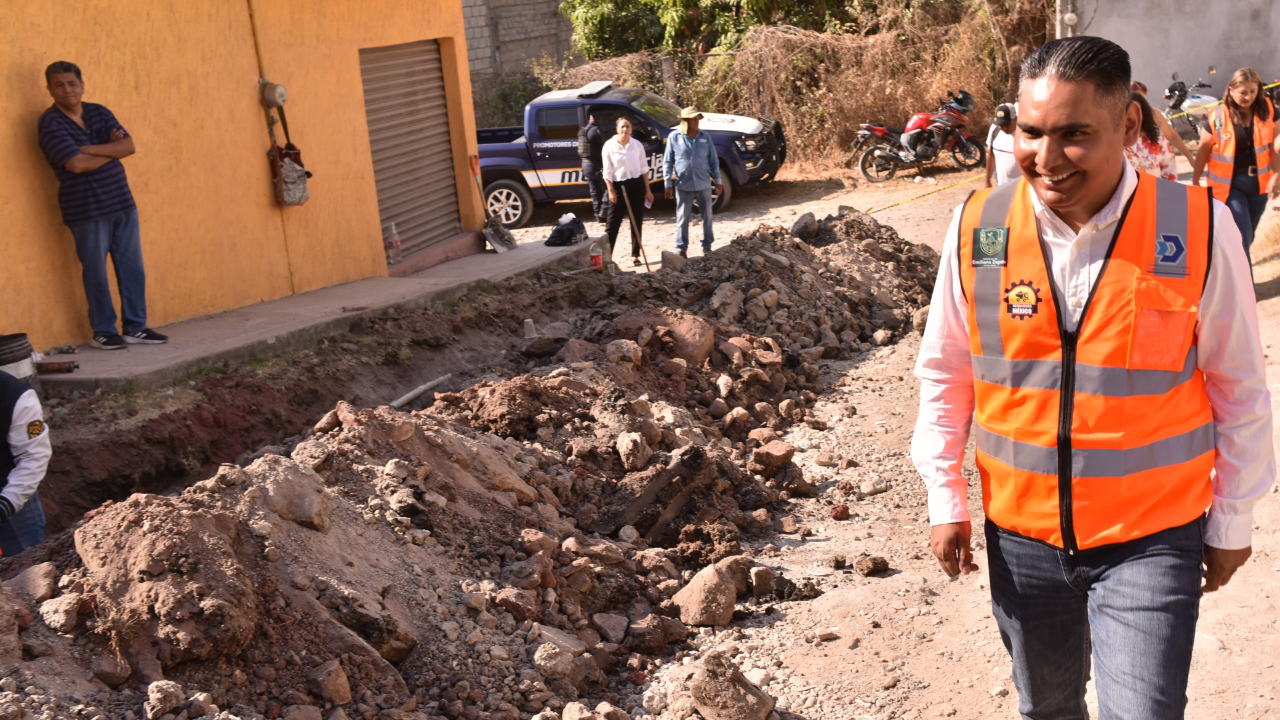 Amplía Santos Tavarez distribución de agua potable en Emiliano Zapata 