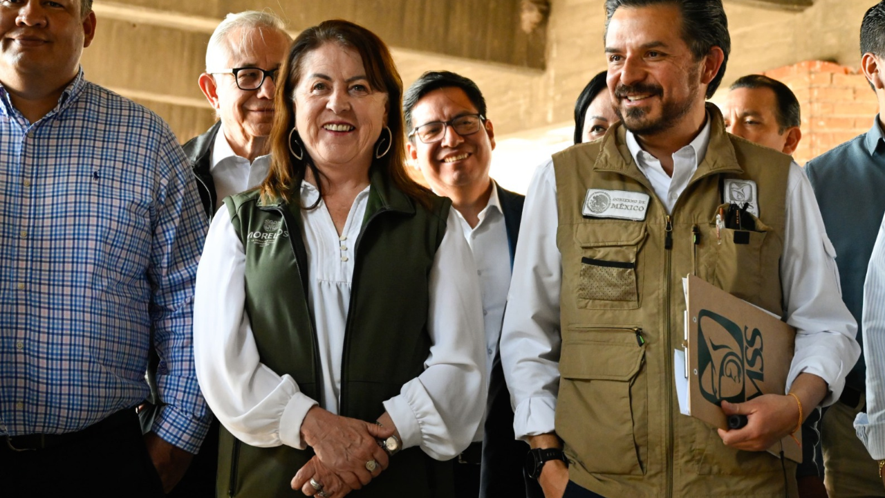 Margarita González Saravia y Zoé Robledo.