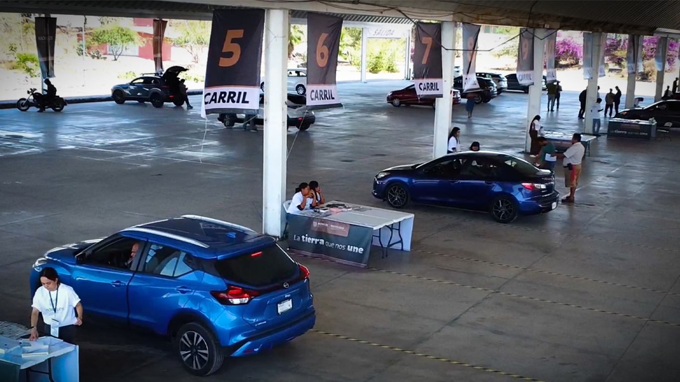 Realizan canje de placas con orden y eficiencia en Acapantzingo