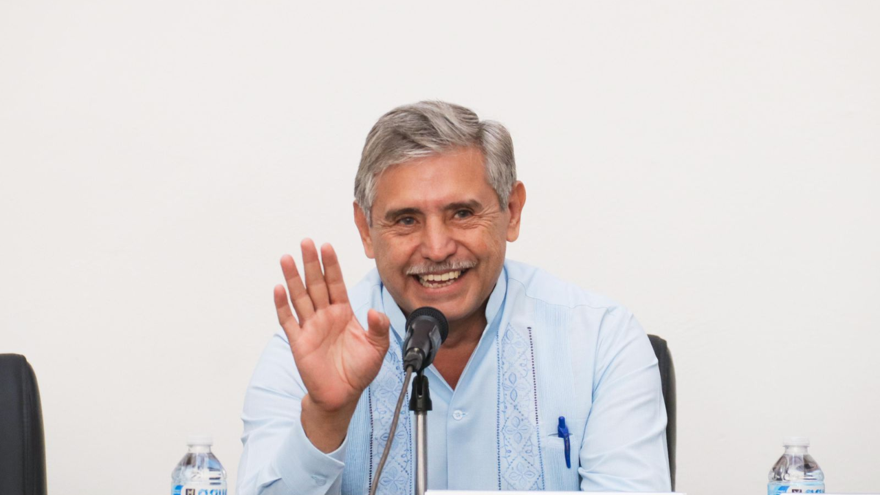 José Luis Urióstegui formaliza convenio con FONACOT