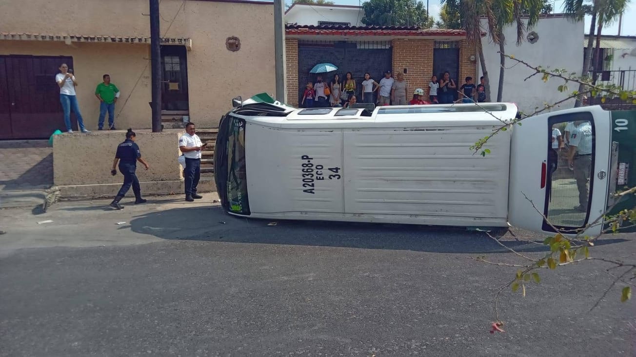 Volcadura de ruta 10 en Jojutla deja cuatro lesionados