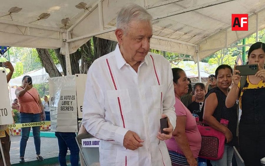 Reaparece AMLO para votar en las primeras elecciones judiciales