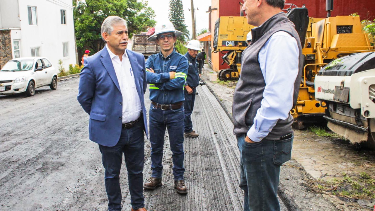 Supervisa José Luis Urióstegui los avances de la obra de reencarpetamiento en Avenida Chalma