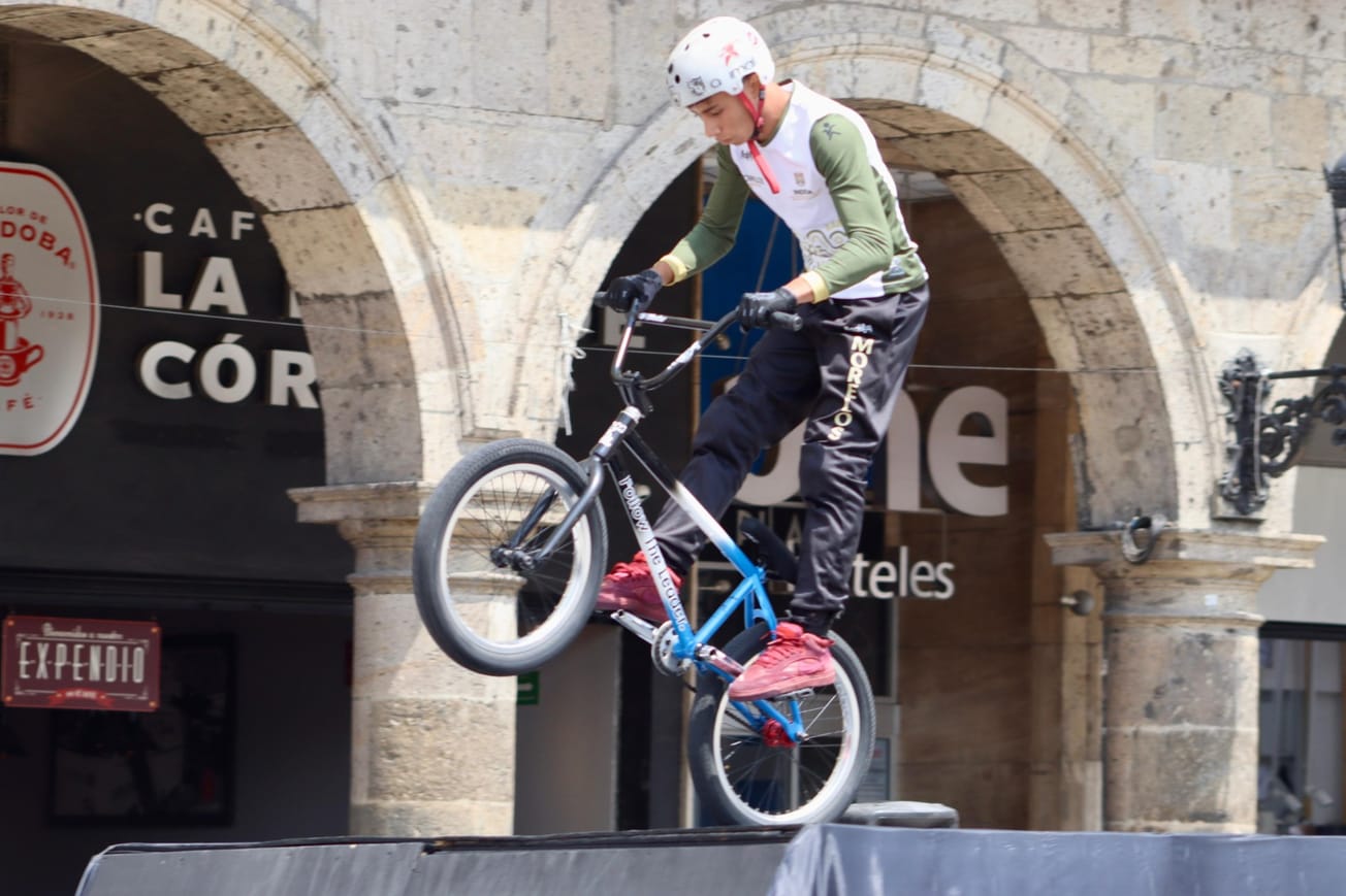 Sube Isaac Tapia al podio en BMX