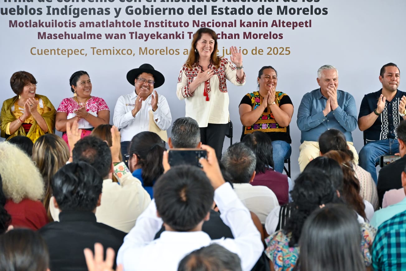 Margarita González Saravia firma convenio con el INPI