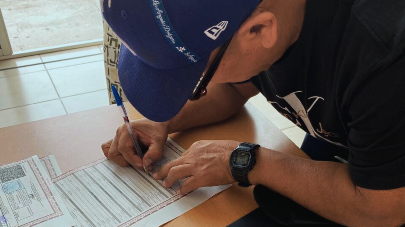 Registro Civil apoya con acta gratuita a morelense deportado