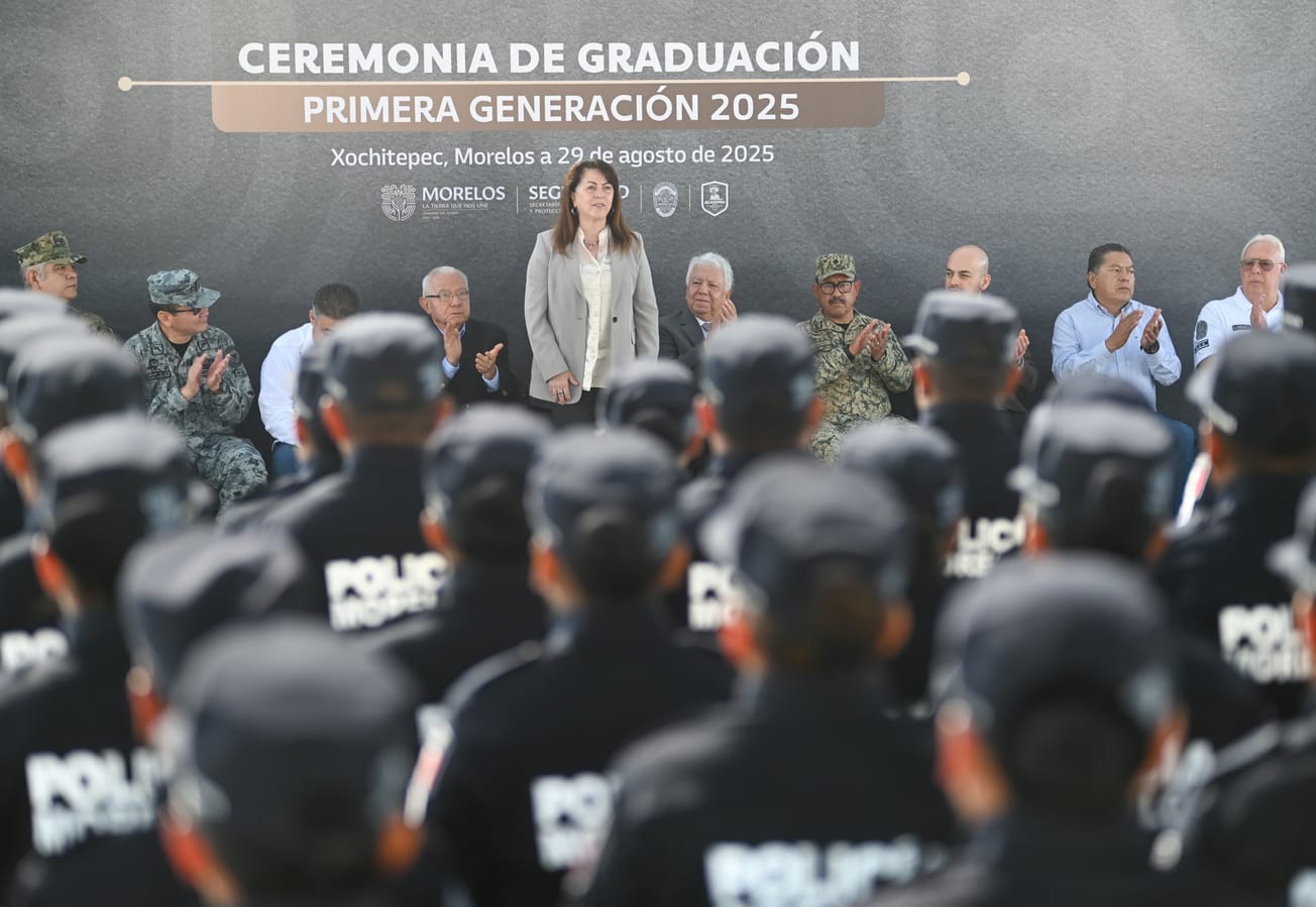 Margarita González Saravia reconoce a la nueva generación de policías en Morelos