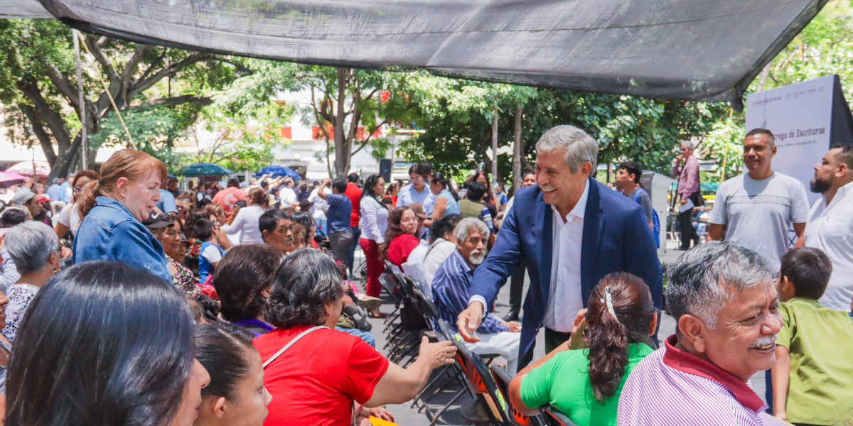 Entrega Gobierno de Cuernavaca escrituras para familias del municipio