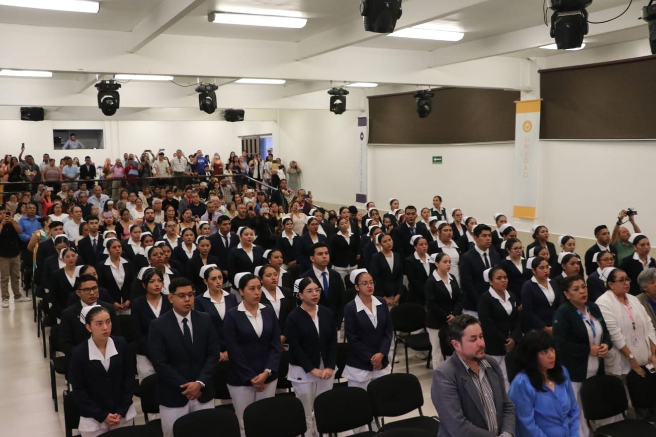 Egresan 70 pasantes de enfermería en el Hospital General Cuernavaca