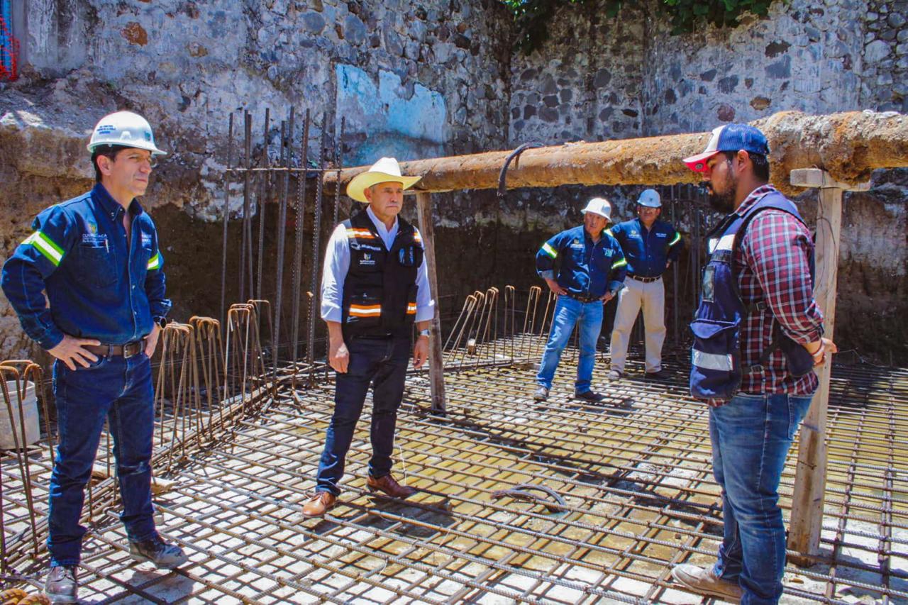 José Luis Urióstegui supervisa construcción de tanque elevado de agua en el Polvorín