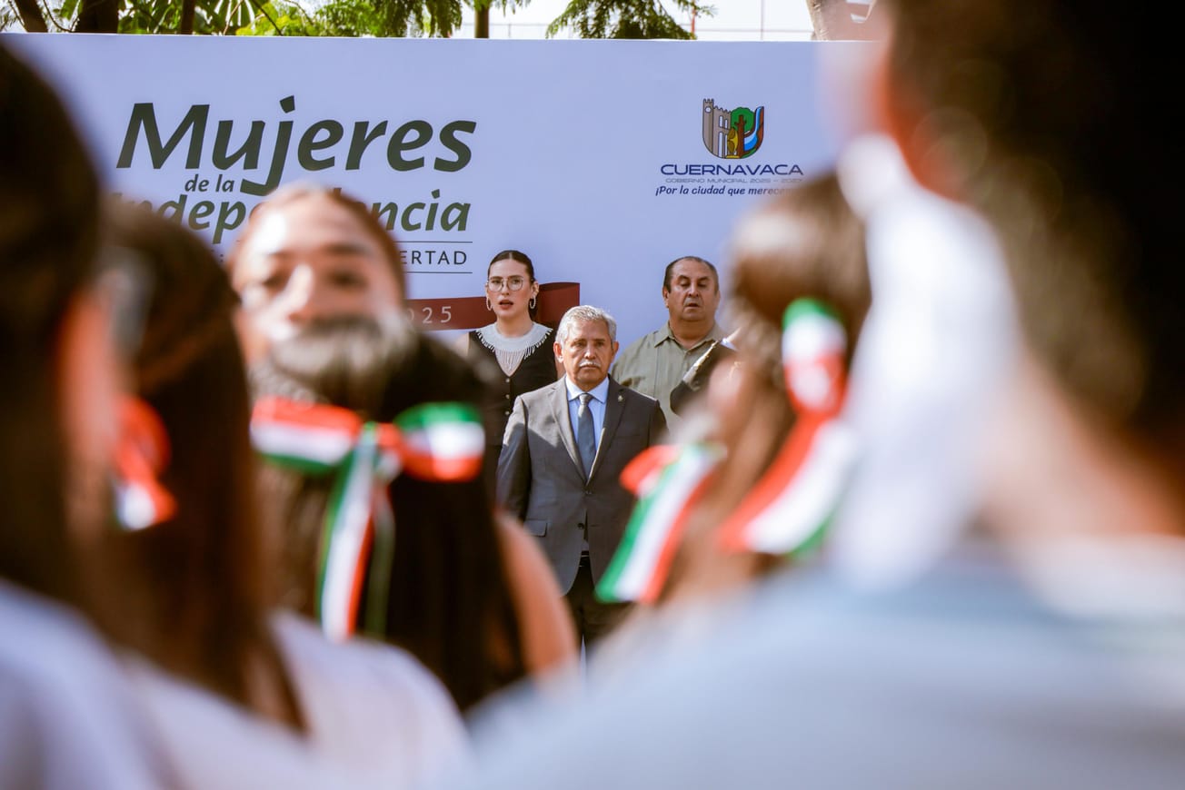 Urióstegui refuerza la unidad social en el 215 aniversario de la Independencia