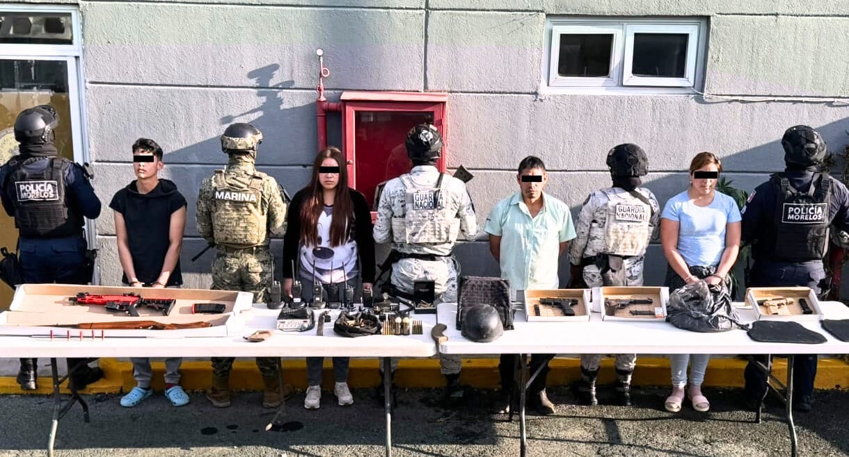 Aseguran a cuatro personas con armas y narcóticos en Huitzilac, Morelos