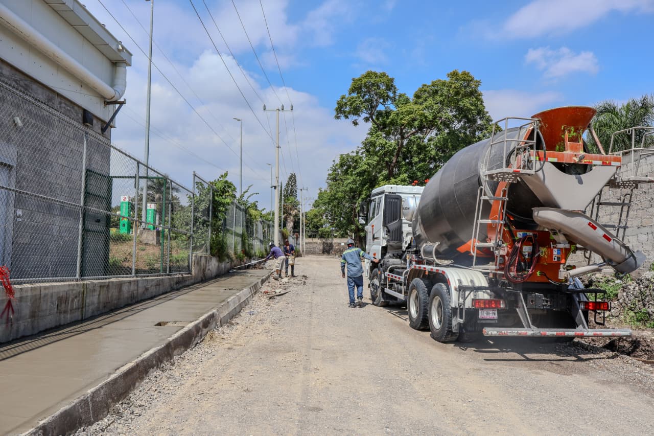 Avanza construcción de acceso al hospital en Jiutepec