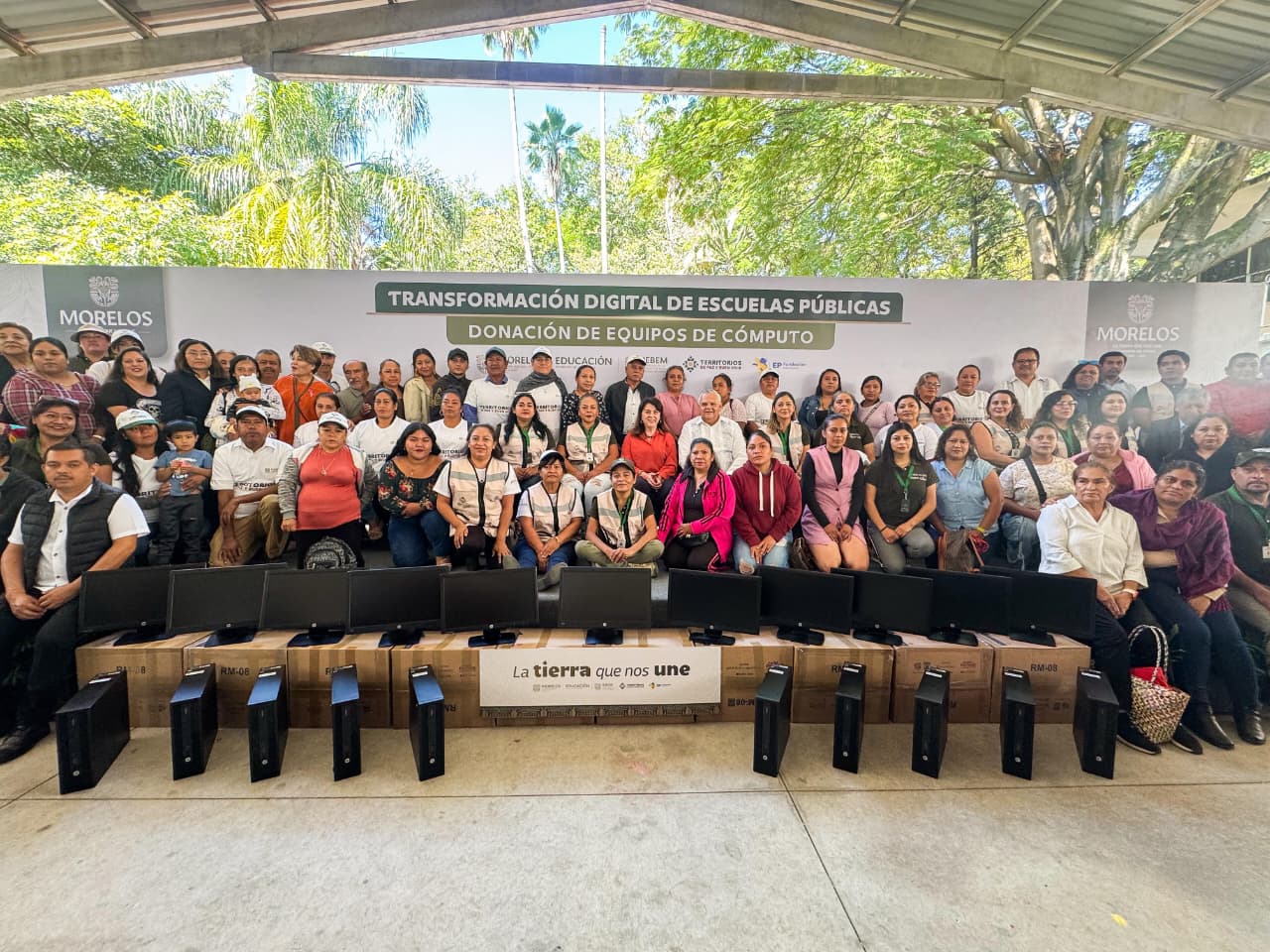 Gobierno de Morelos entregó 1500 computadoras a 87 planteles educativos