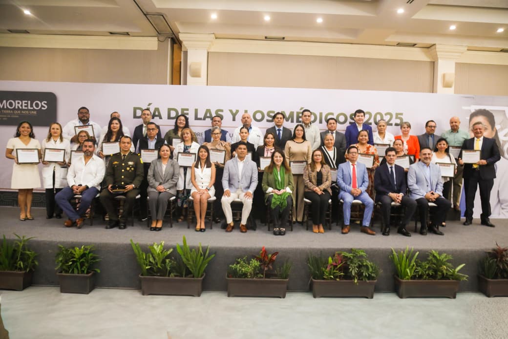 Margarita González Saravia reconoce la labor de las y los médicos morelenses