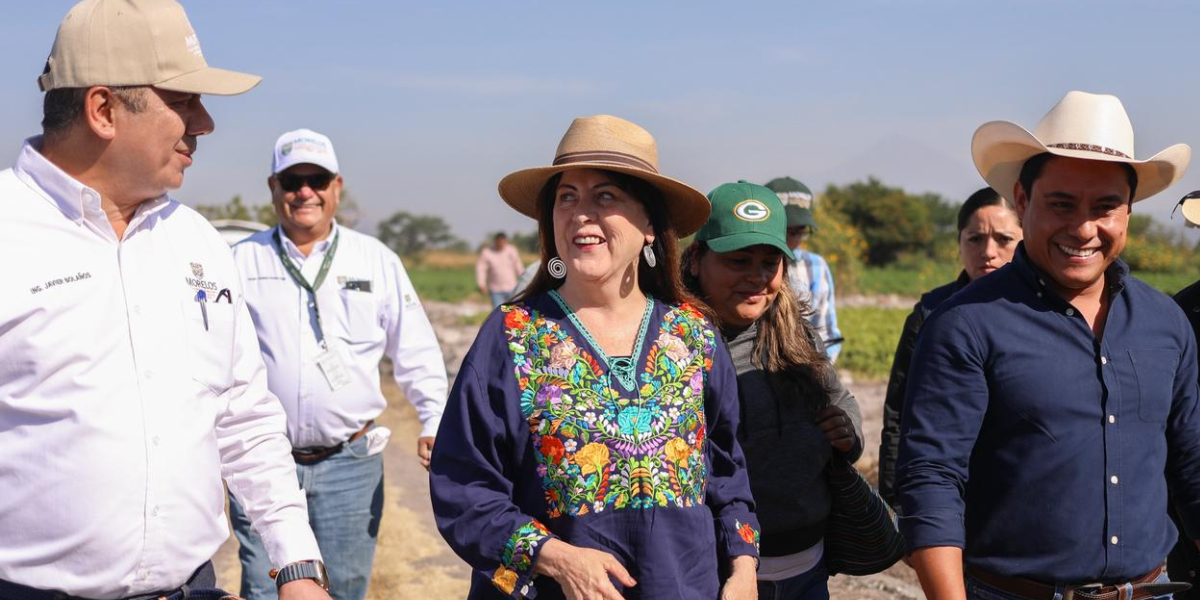Axochiapan: Supervisa Margarita González Saravia obras que impulsan al campo