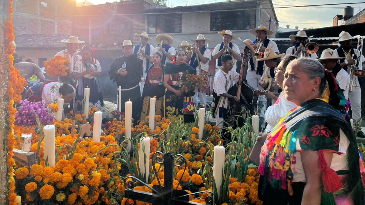 Entre misticismo y tradición: Así se vive el día de muertos en Michoacán