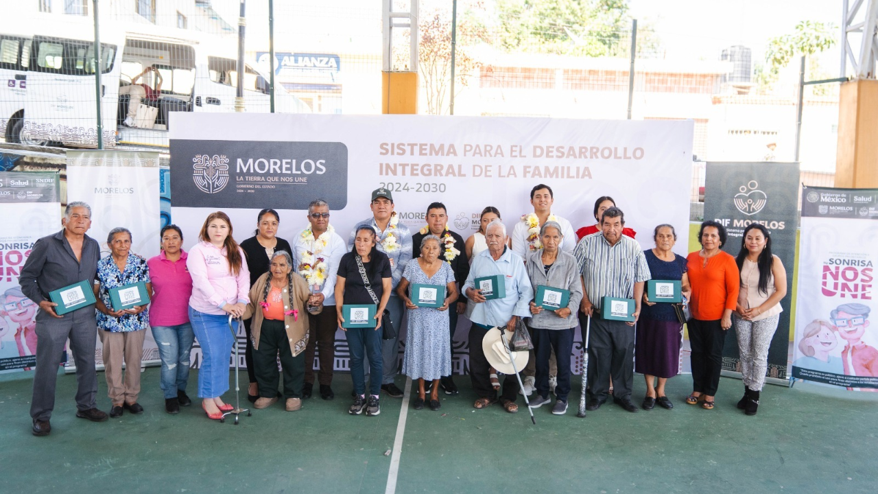 Continúa SEDIF entrega gratuita de prótesis dentales a adultos mayores