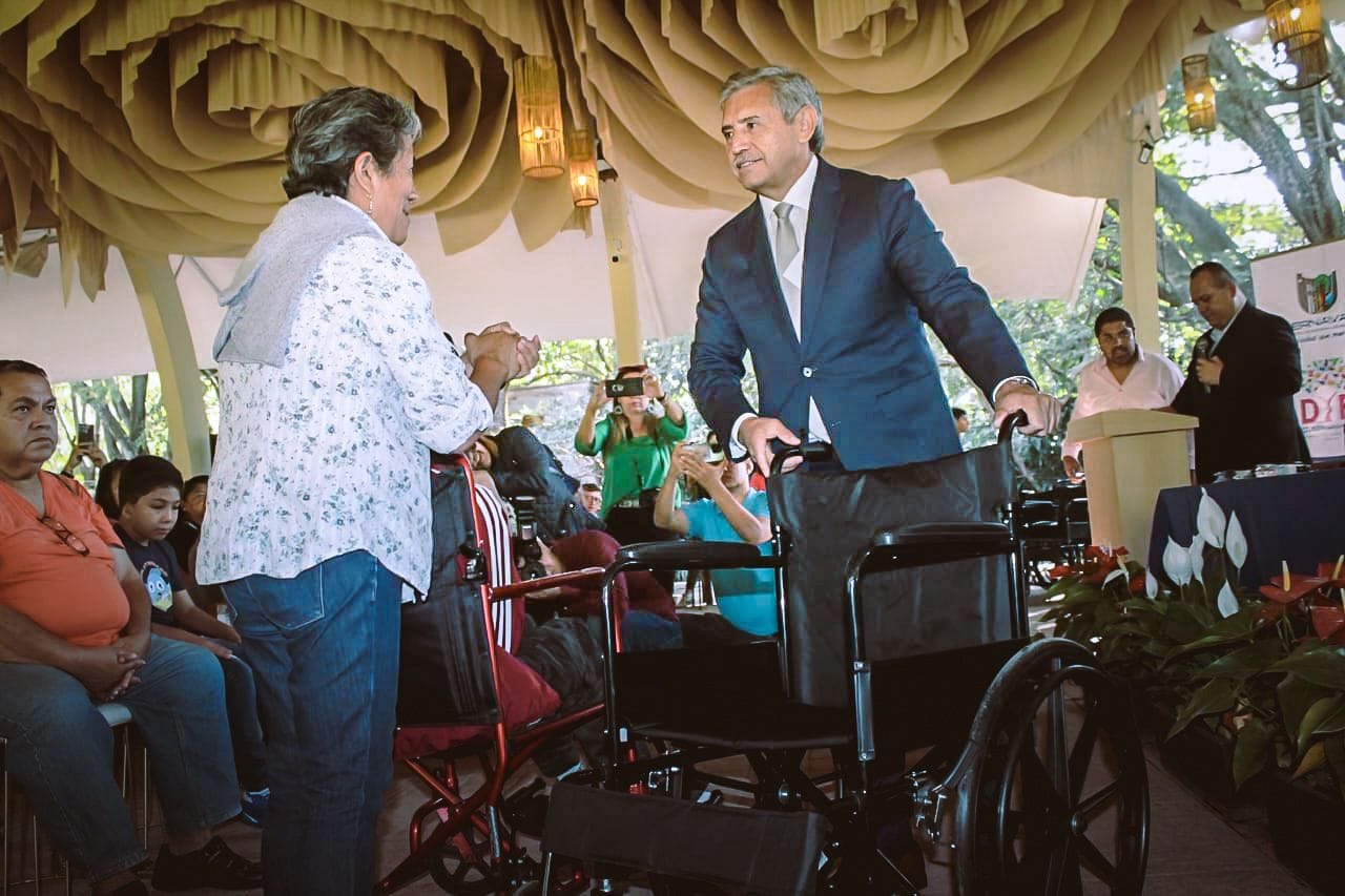 DIF Cuernavaca entrega más de 500 apoyos gracias a la subasta "Uniendo Corazones"