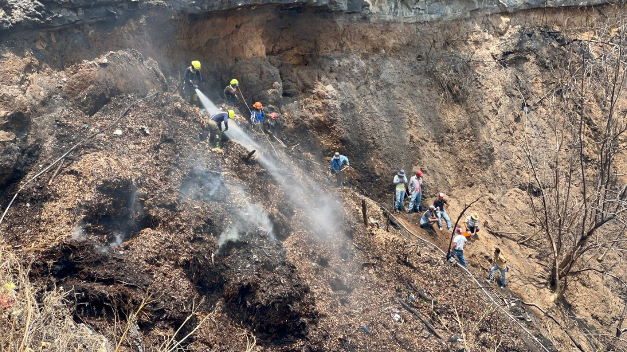Vecinos de Tezontepec exigen convertir mina incendiada en parque público