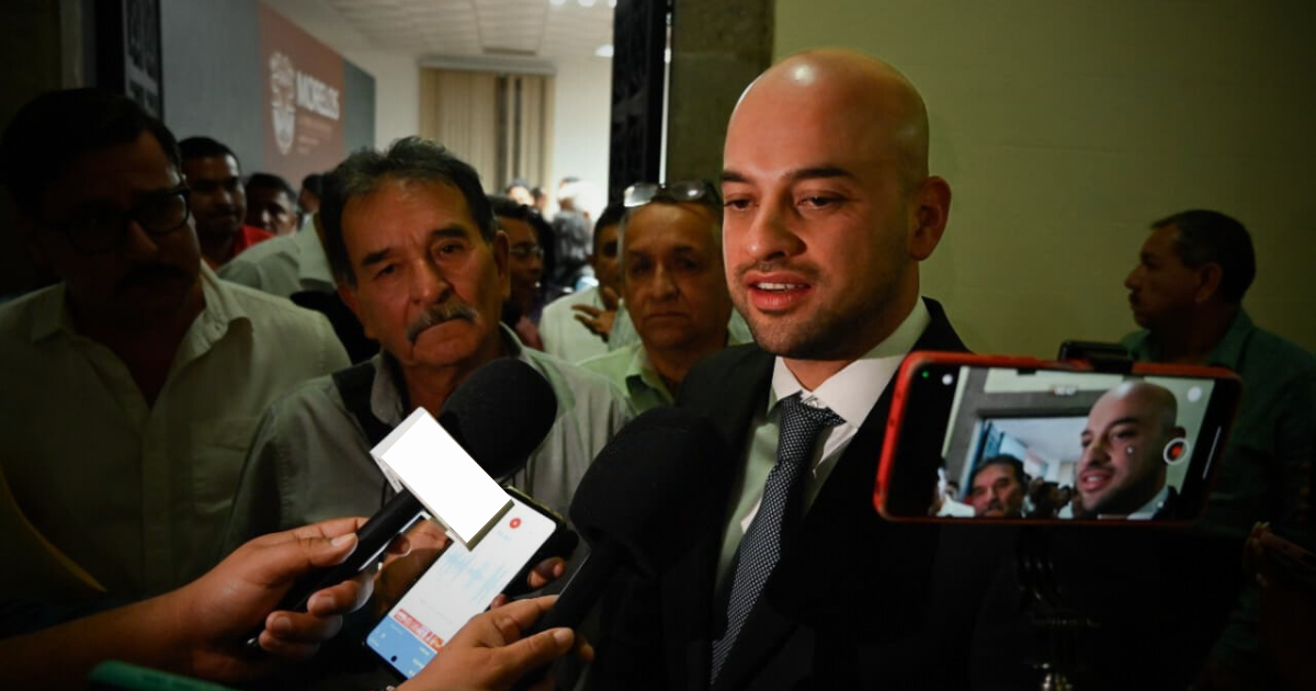 Gobierno de Morelos acuerda diálogo permanente con taxistas