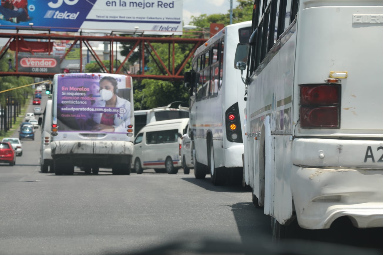Gobierno retira gafetes a operadores de transporte público