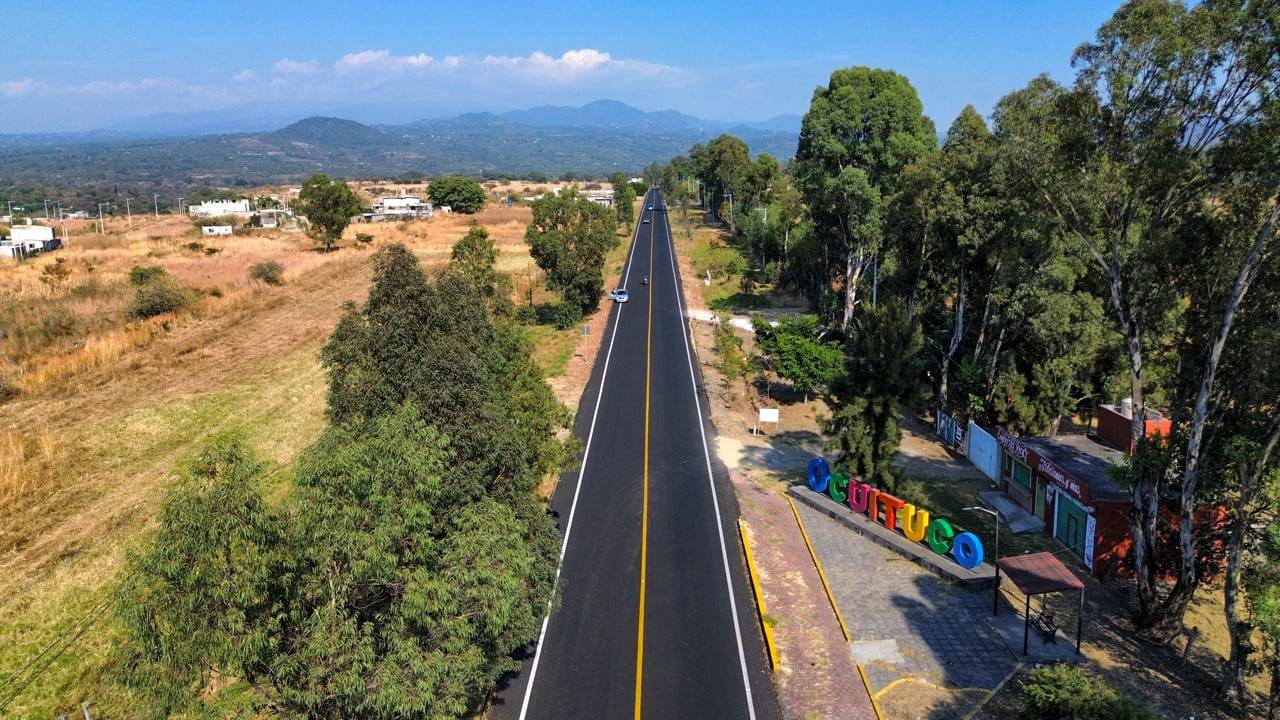 Realizan rehabilitación carretera en la zona de los Altos de Morelos