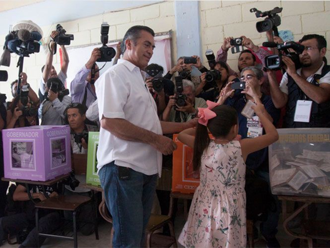 Peña Nieto felicita a El Bronco por su victoria en Nuevo León