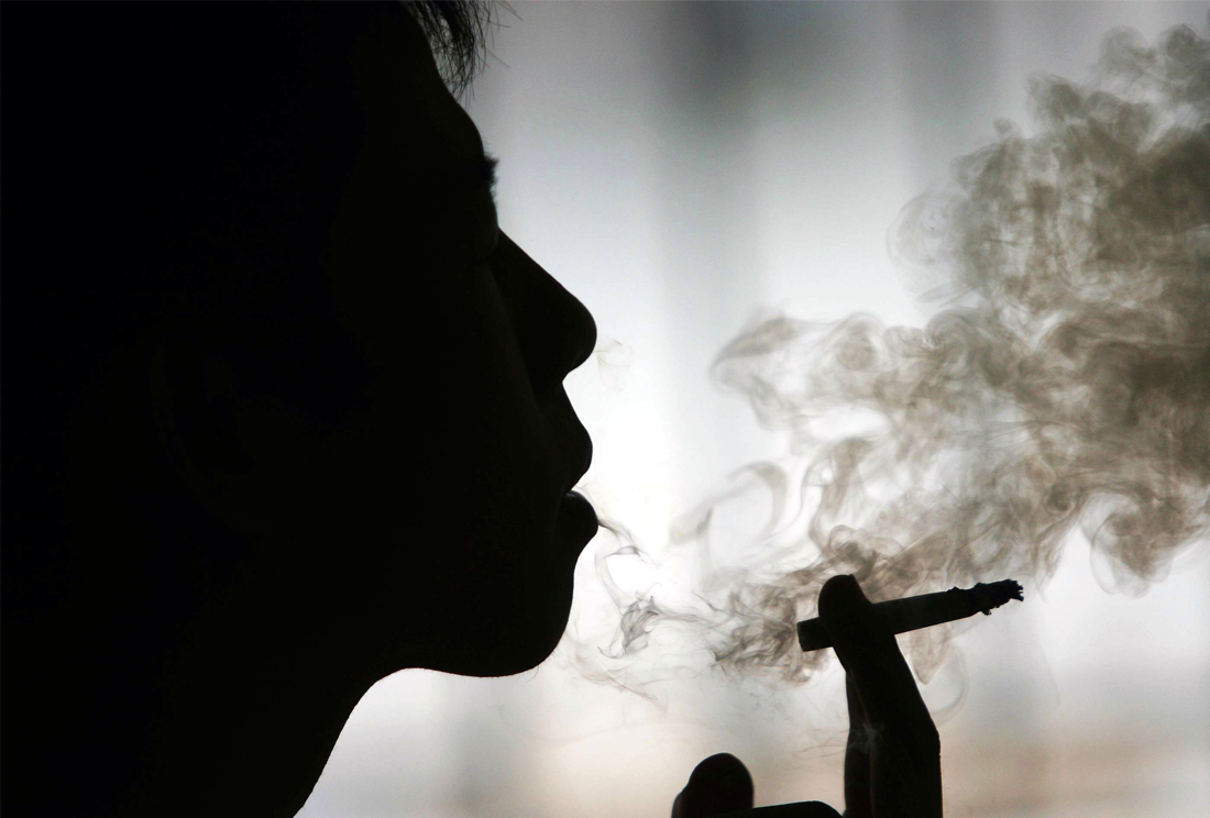 Fumar causa casi la mitad de las muertes en 12 tipos de cáncer