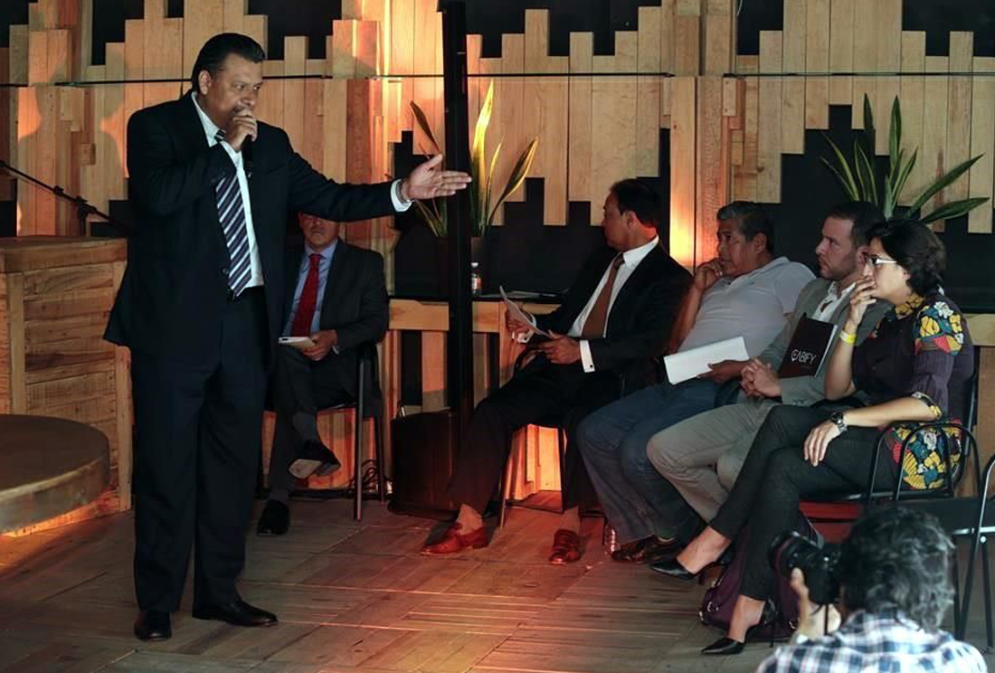 Afirman taxistas que GDF regulará Uber