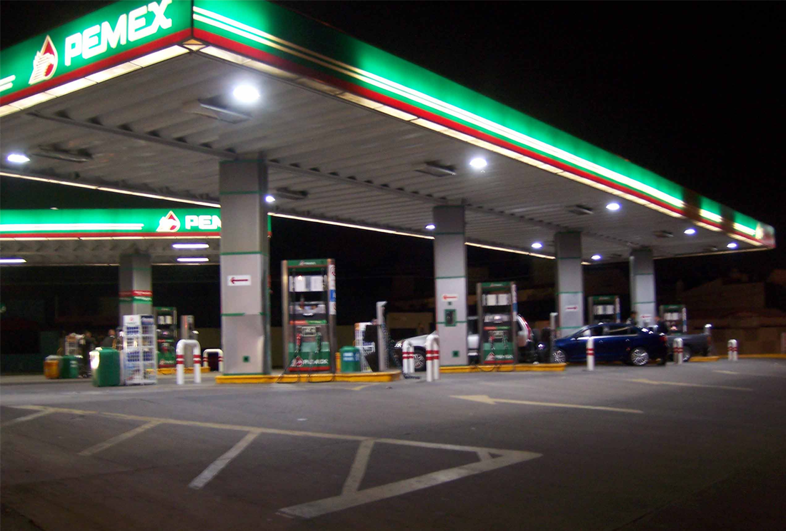 Baja gas y gasolina… pero Pemex no rebaja