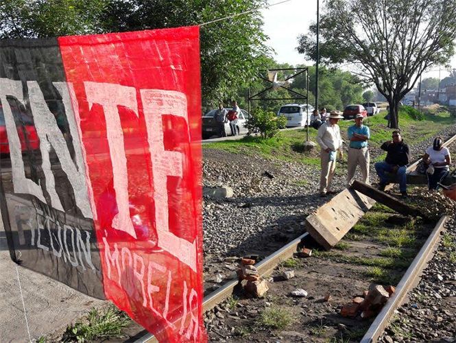 Seis días de bloqueo en las vías del tren en Michoacán