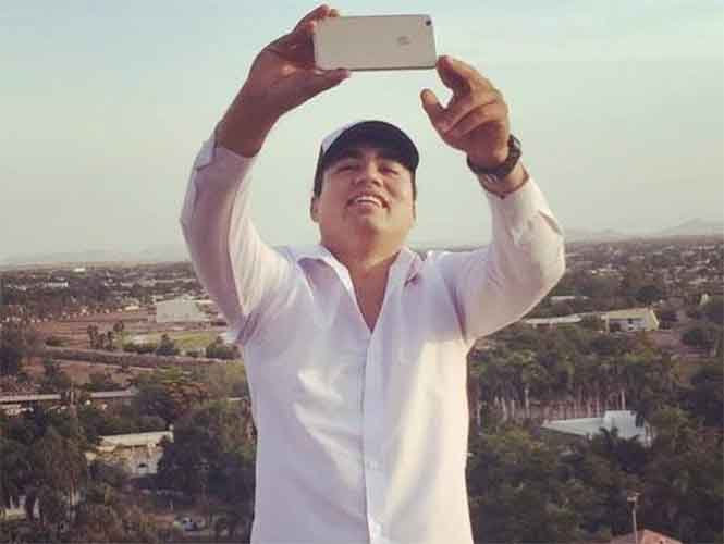 Presume su iPhone 7 y termina renunciando a su cargo