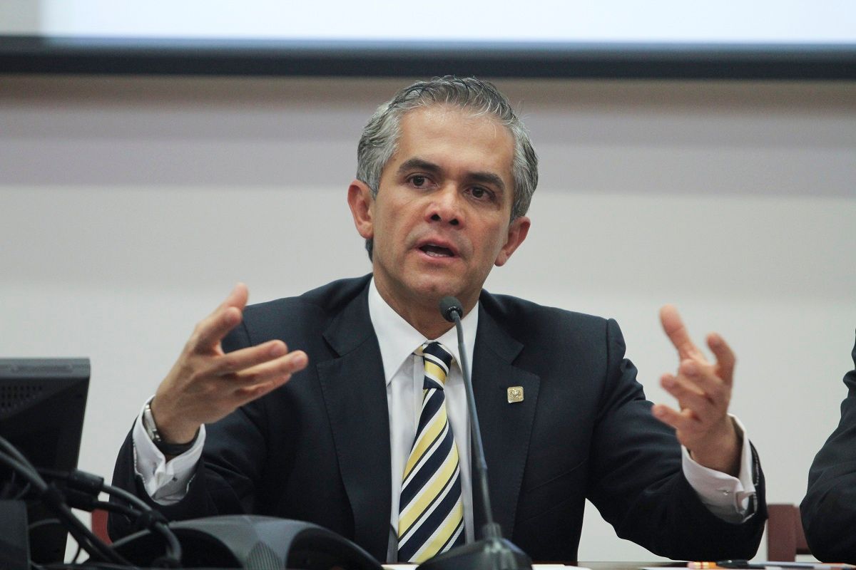 Mancera prepara candidatura para 2018